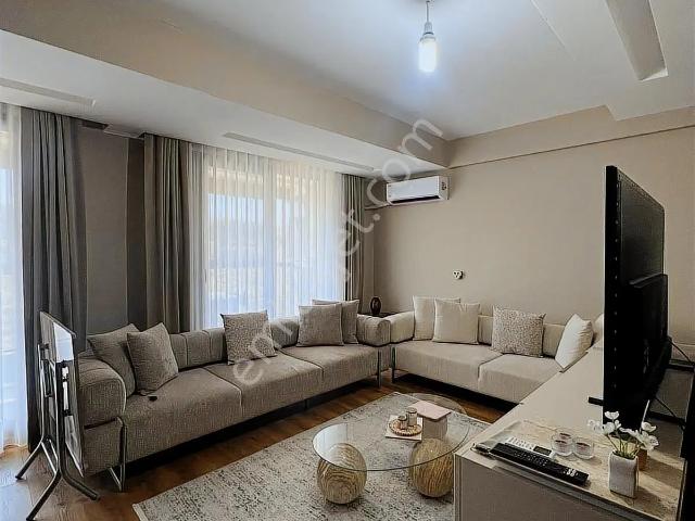 Batı Çıkışına Yakın Güvenlikli Havuzlu Sitede 2 + 1 Daire