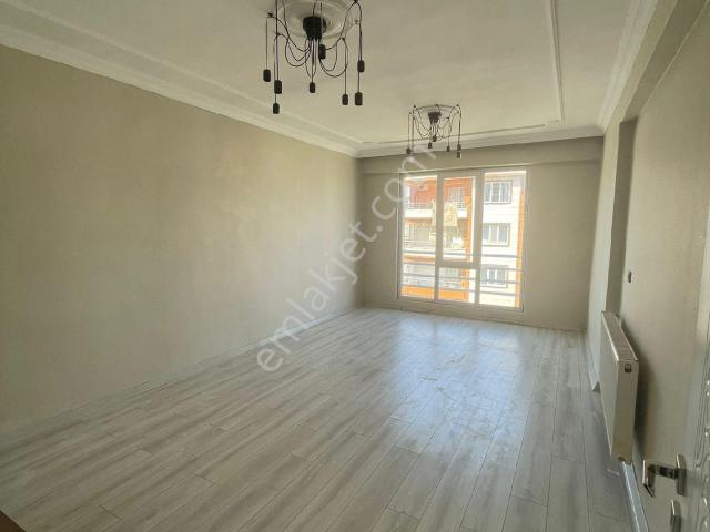 Batıkent Çardaklı'da Uygun Kiralık 3+1 Full Bakımlı Geniş Daire.
