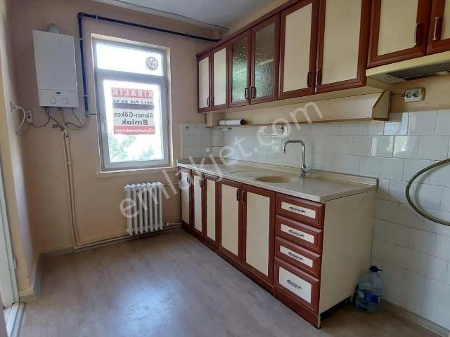 Batıkent Harp İş 5 De Sitesinde Ara Kat Giriş Üstü Birinci Kat Yol Cephe Kiralık Daire