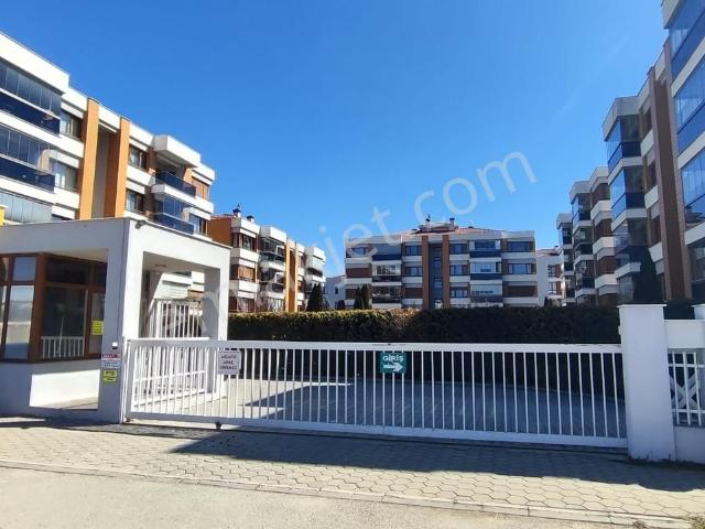 Batıkent Mahallesi Satılık 4+1 Lüks Havuzlu Site İçinde Daire