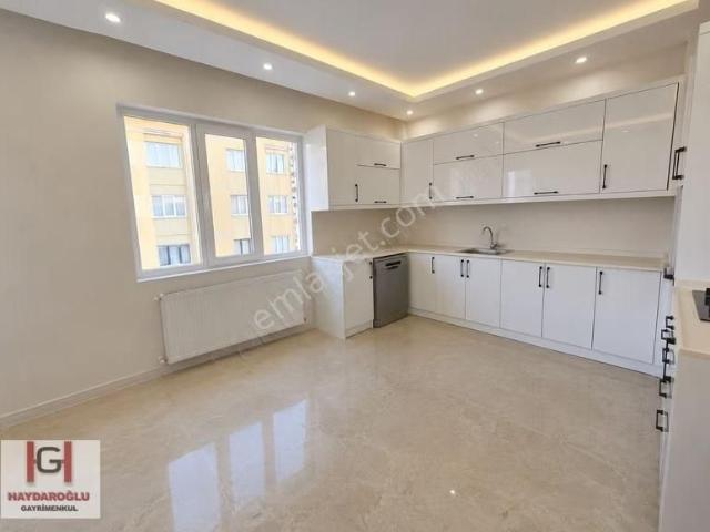 Batıkent Mahde Ana Cadde Üzeri Bakımlı Satılık 4+1 Daire