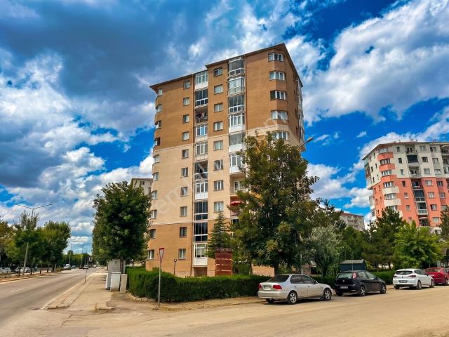 Batıkent Mh. Kiralık 140m2 3+1 Daire Asansörlü & Balkonlu