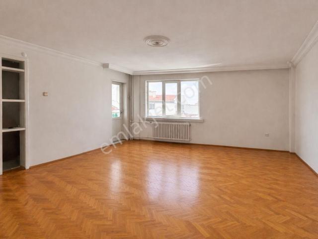 Batıkent'te Satılık 3+1 Daire, 100m², Kent Birlik Sitesi