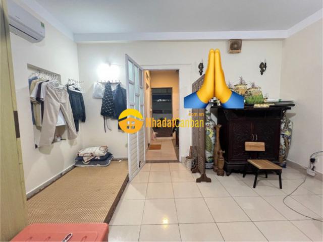 Bát khối ô tô tránh nhà dân xây full nội thất