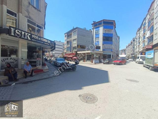 Batı Yaka Pazaryerinde Dükkan