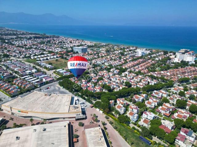 Batı Yakası Sitesi'nde Havuzlu, Kış Bahçeli, Geniş Bahçeli 4+1 Lüks Villa