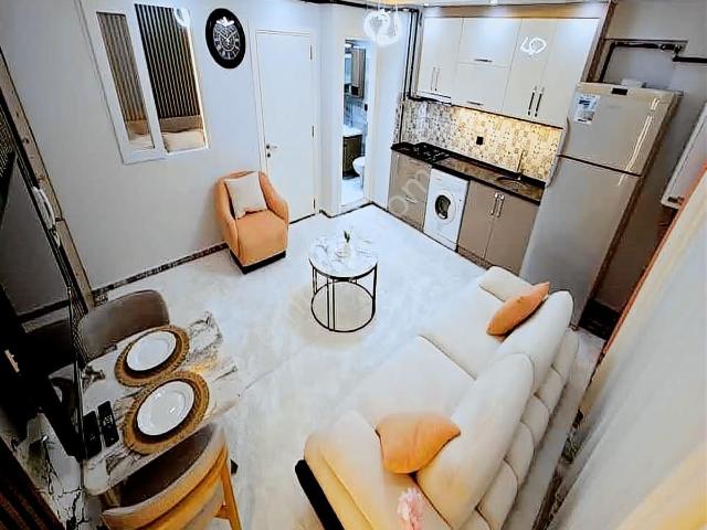 Batı Yapı Dan Metrobüse Cok Yakın Site De Açık Mutfaklı 1+1