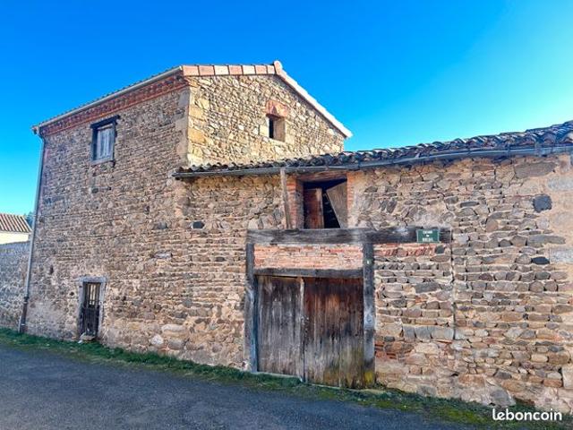 Bâti en Pierre à Rénover avec Terrain Clos
