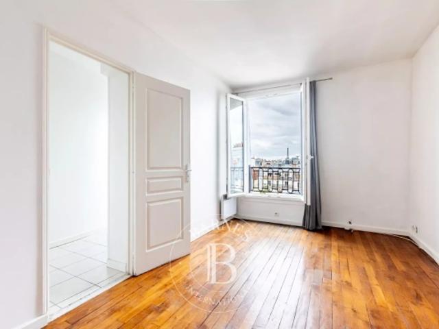 Batignolles – Étage élevé – 4 pièces à rénover