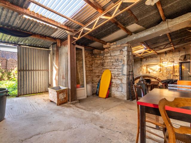 BATIMENT, 4 PIÈCES, 195 M2, TERRAIN 156 M2