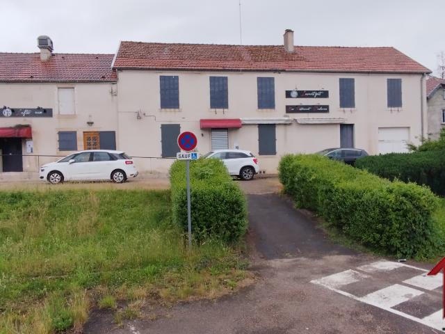 Bâtiment 647 mètres carrés pour investisseurs
