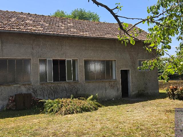 BATIMENT A FORT POTENTIEL AU COEUR DE PONTACQ !