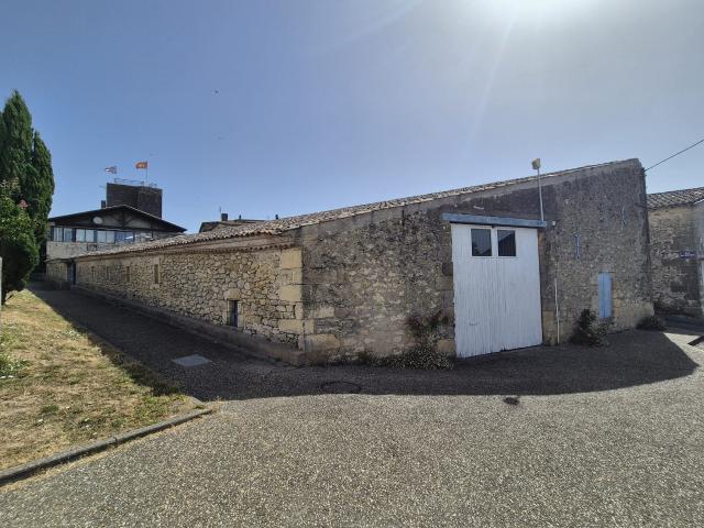 Bâtiment à fort potentiel de 377 m2 Idéal activité professionnelle, commerciale ou projet de logements