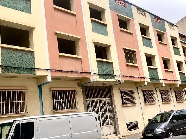 Batiment A VENDRE 2500 m sur 3 étages 920 m au sol