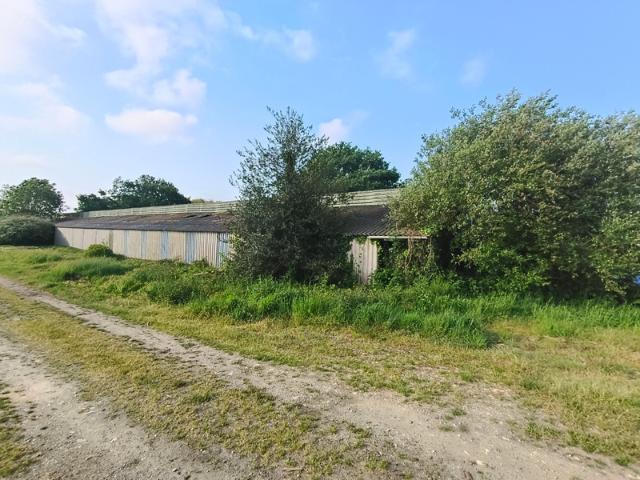 Bâtiment à vendre PLOUNEVEZEL 29