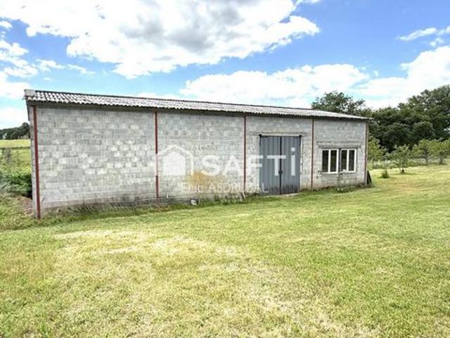 Batiment agricole 160 m² 24260 St Chamassy