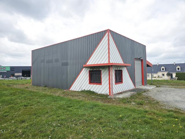 Batiment artisanal de 200m2 à Rougé