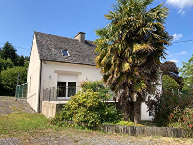 Bâtiment artisanal Monts d' Arrée et sa Maison, proche PLEYBEN