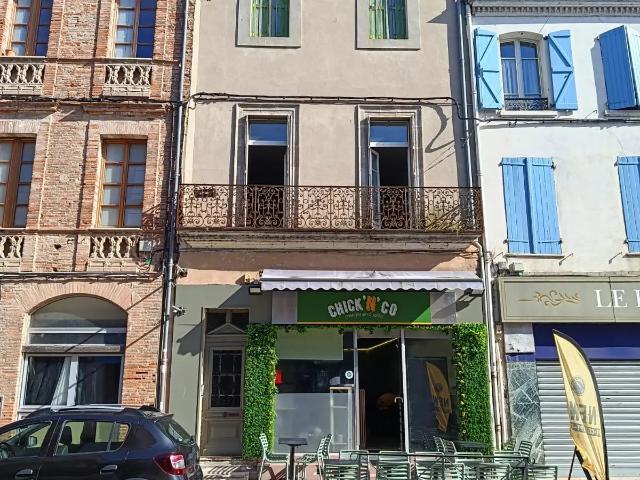 Bâtiment avec espaces commerciaux et appartements à vendre à Gaillac, France