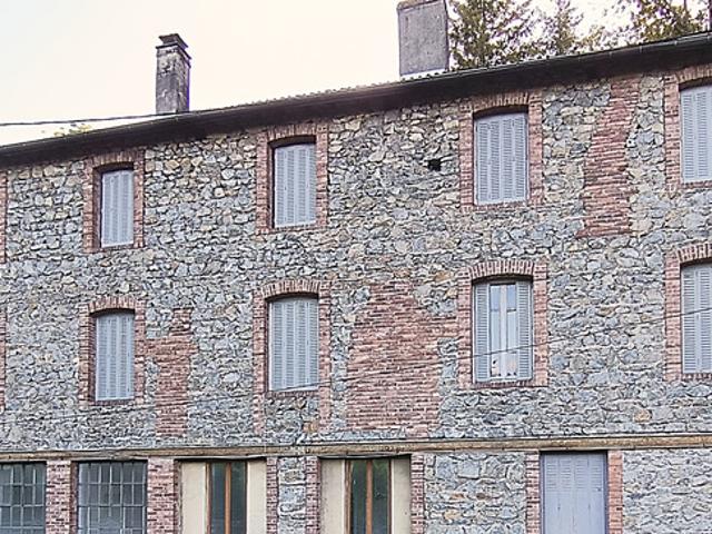 Bâtiment avec 4 appartements secteur Thiers proche sortieA89 – La Monnerie 63650