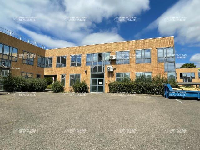 Bâtiment d'activité bureaux à louer Montigny le Bretonneux