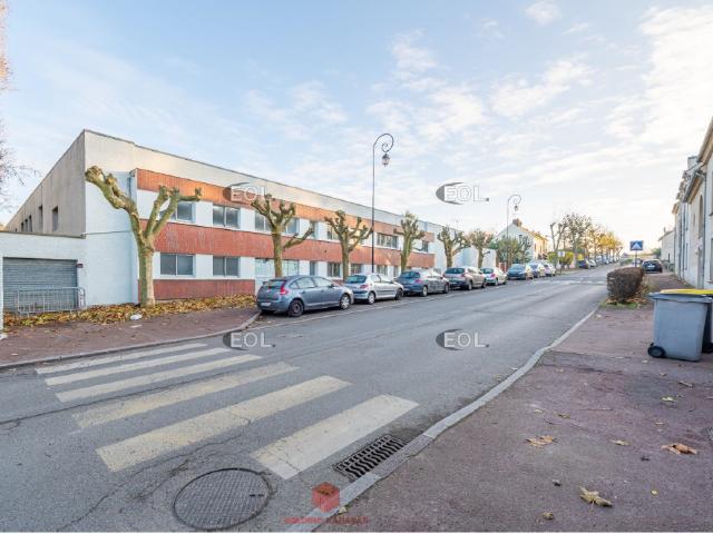 Bâtiment d'activité et bureaux à vendre Louvres Accès A1 A3 N104