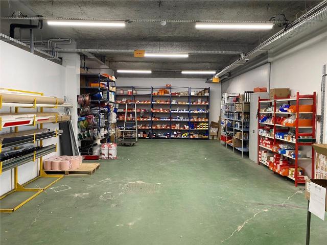 Bâtiment d'activités à vendre Chatou Proche A14 A86 et RER A