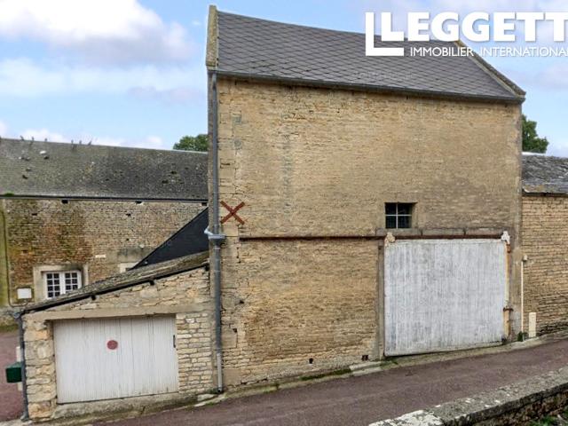 Bâtiment en pierre à rénover avec projet de transformation en habitation