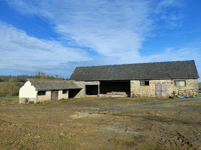 Bâtiment en pierre à rénover