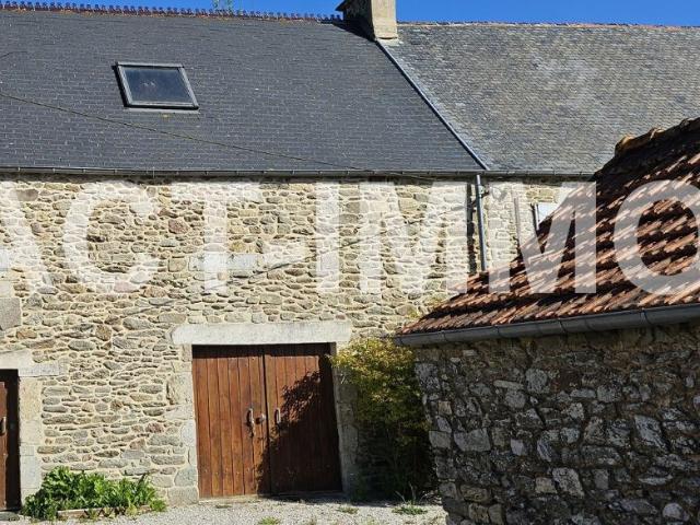 Batiment en pierre de 130 m2 à rénover