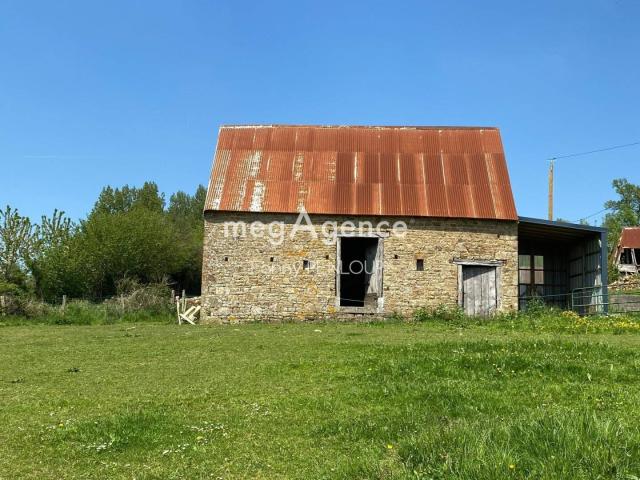BATIMENT EN PIERRE DE 50 M² A RENOVER