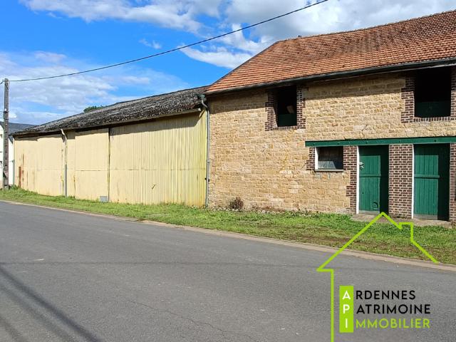 Bâtiment et écurie et terrain 6000m2