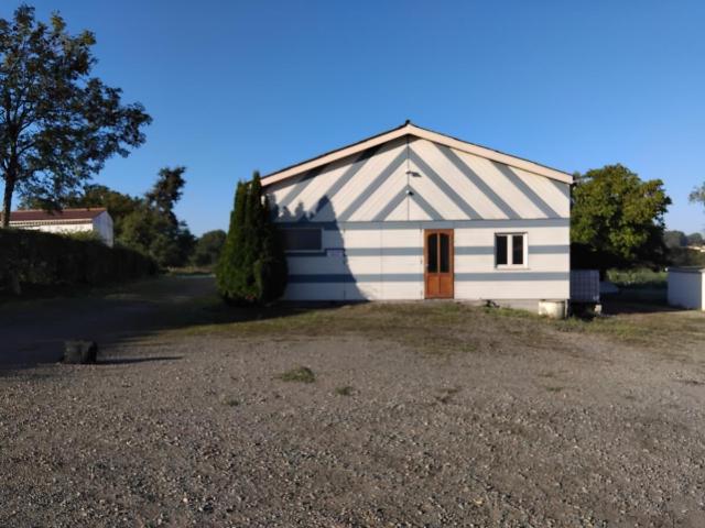 Bâtiment F1 400m² Largeasse