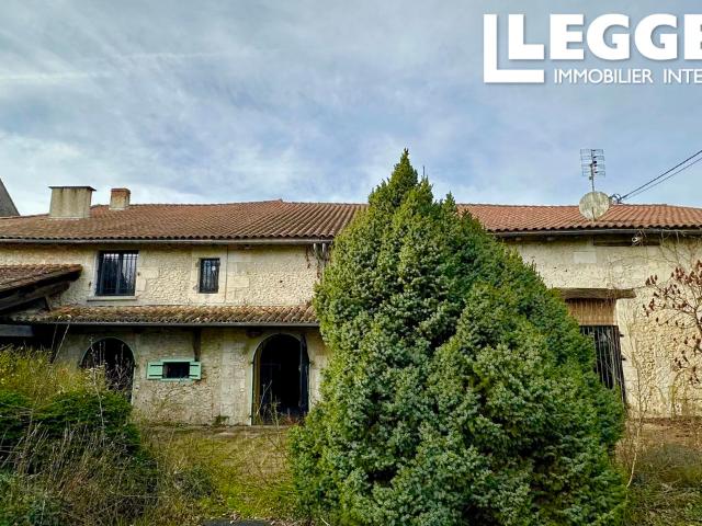 Bâtiment historique mixte avec parking et logement – Cœur de Neuvic