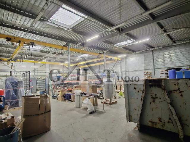 Batiment indépendant 1150m2 à louer Villemomble