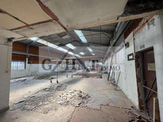 BATIMENT INDEPENDANT a vendre a Chennevière sur Marnes 510m2