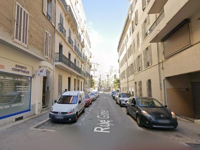 Bâtiment locatif d'habitation avec en rdc local commercial idéal investisseurs Rentabilité 6% Murs de 523 m2