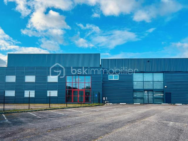 BATIMENT PROFESSIONNEL 1539 m2 – ENTREPOT et BUREAUX avec 2 PARKINGS
