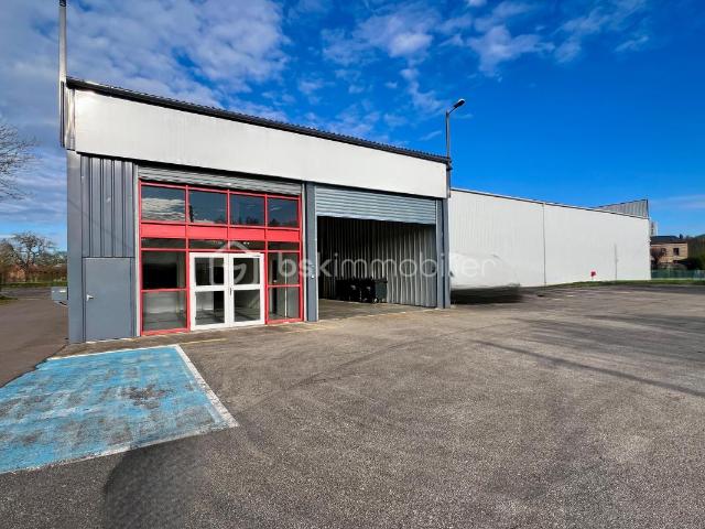 BATIMENT PROFESSIONNEL 728m2 – ENTREPOT et BUREAU avec PARKING