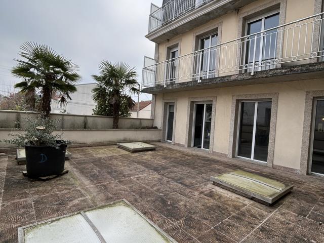 Bâtiment/immeuble 1 600 m²