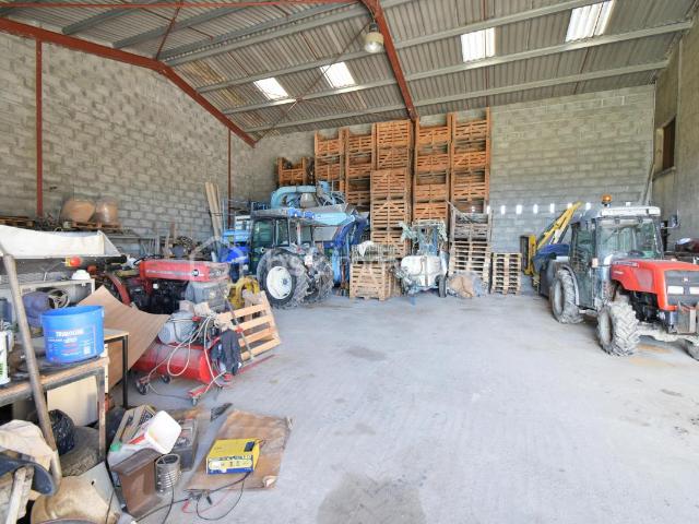 BÂTIMENTS AGRICOLES ET TERRAIN