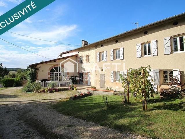 Bâtisse avec 2 habitations 3 hangars – Dépendances