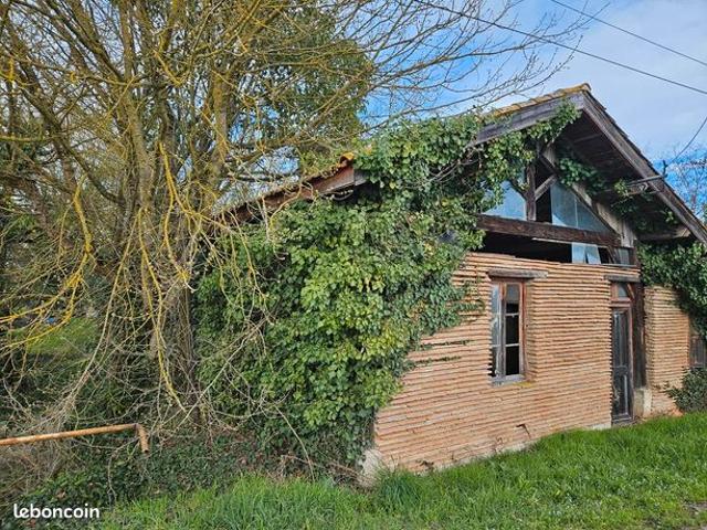Batisse à rénover 150m2 Fauguerolles en campagne avec terres autour