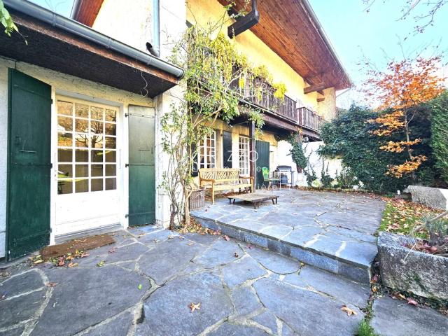 Bâtisse du 19ème siécle 244m2 à Divonne