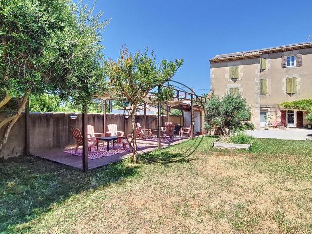 Bâtisse de caractère du XVIIIe siècle 450 m2 Cœur de Provenc. 450m² Cheval Blanc