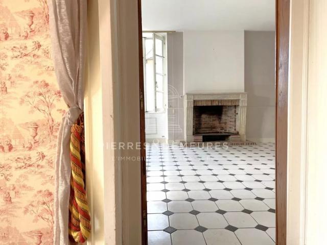 BÂTISSE DE CARACTÈRE EN VILLE