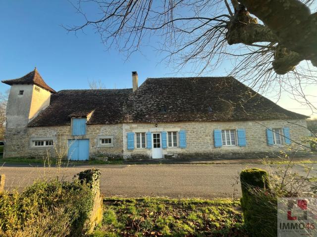 Batisse en pierre 3 chambres sur 3500m² de terrain 107m² Lavergne