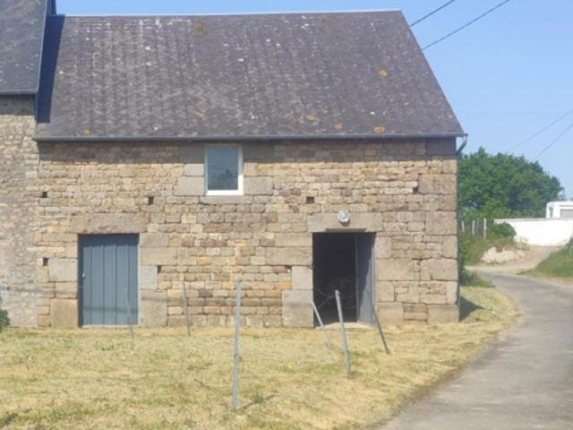 Bâtisse en pierre à fort potentiel avec renovation