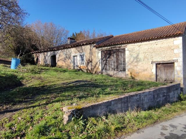 Bâtisse en pierre à rénover proche de St Astier