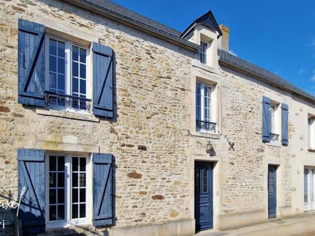 Bâtisse en pierre rénovée, 150 m², 3 chambres et plus, dépendance